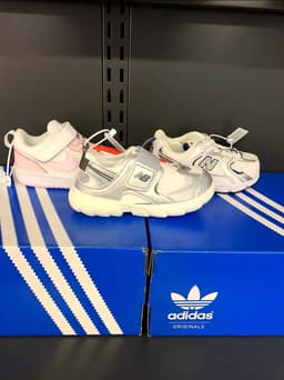 Kids Sneakers Mixed Sizes Wholesale Pallet — 300 Pairs, Grade A — thumbnail 3